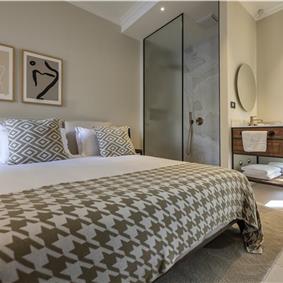 Selection of 5 bedroom seafront villas with heated pool on Ciovo near Trogir, sleeps 10